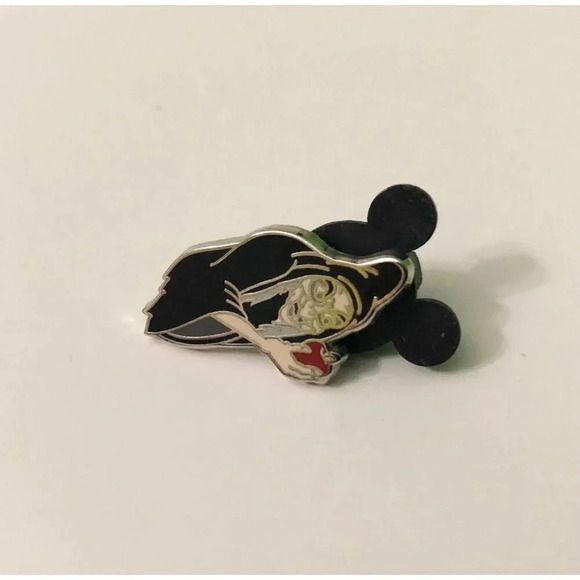 2006 Disney Snow White Old Hag Pin Evil  Queen Apple - Picture 3 of 12